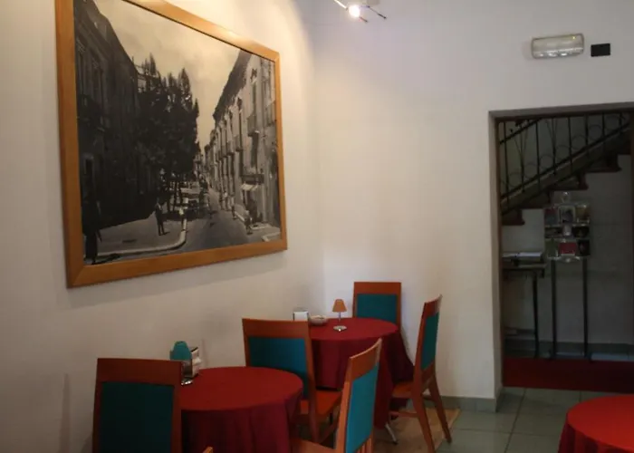 Paola Hotel *
