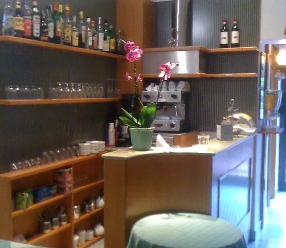 Paola Hotel *